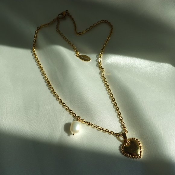 Fresh water pearl and heart pendant non tarnish gold necklace -stainless steel - Picture 2 of 4